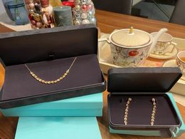 Chaîne en or 18 carats en argent avec pendentif Colliers initiaux pour femmes hommes Men de diamant à la mode designer beaux bijoux collier de mode de mariage de la mode