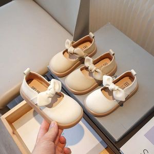 Leather 2023 printemps automne nouveau bébé filles bows mode princesse kids chaussures de style coréen petit enfants Mary Janes pu l2405 l2405