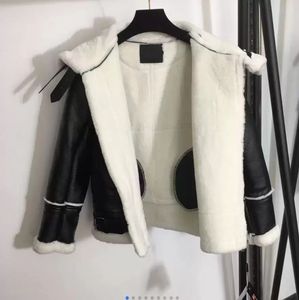 Cuir et col en fausse fourrure d'agneau couture manteau de haute qualité doudoune plus velours pour garder au chaud