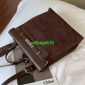 Sac à dos en cuir Sacs de luxe de luxe Ky Sheldonbag 2024 Nouveau niche Matte rétro pour femmes simples bandoulière portant un sac à dos avec un logo hb7tj9