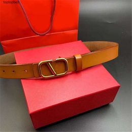 Ceinture en cuir Blet Mens Couleur solide simple Casual Cintura Fashion Exquise Saint Valentin Gift 2,5 cm Beltes tendance pour femmes Designer 10A