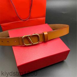 Ceinture en cuir Blet Hommes Couleur Unie Simple Casual Cintura Mode Exquis Saint Valentin Cadeau 2.5cm Ceintures Tendance pour Femmes Designer U5H3