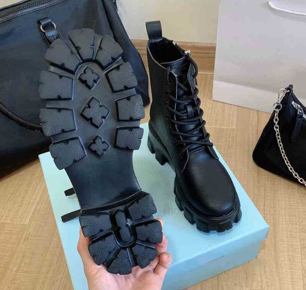 Bottes en cuir chaussure pour femme Top vente OG High Top Fashion pour femmes automne et hiver Brand New Lace Up Side Zipper Martin Boot Womans P Chunky Heel Chaussures de marche chaudes