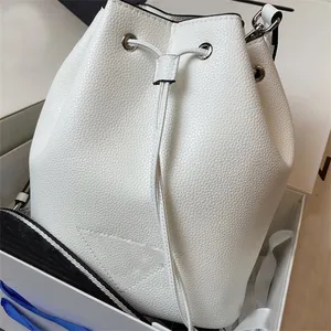Sac seau en cuir sac à bandoulière pour dames PVC Triangle étiquette en métal dernier sac pour femmes sac de luxe pour femmes sac de créateur sacs à main de mode