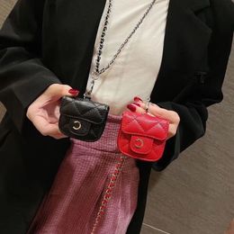 Lederen kittelefoonaccessoires voor AirPods Pro 1 2 3 Beschermende deksel Clasp -ketting Fashionpaar oortelefoonkas