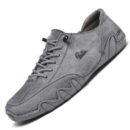 Chaussures décontractées en cuir baskets pour hommes confortable Summer Walking Designer Modafers Moccasin in Luxury Sports Shoes Man 240401