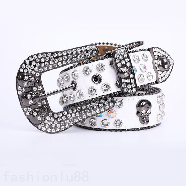 Cuir cinto bb designer hommes ceinture saint valentin cadeau accessoires de mode crâne diamant délicat motif de crâne réglable ceinture de luxe pour hommes C23