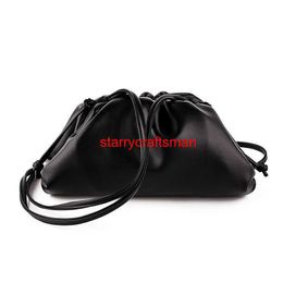 Sacs à main en cuir Botteg Veneta Pouch Bag 2024 Vente chaude Xiaojing Laojiang Sac à main Sac Cloud Sac de couleur unie Couche supérieure en cuir souple plissé Dumplinhave logo HBIG