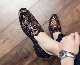 Lederen ontwerper Men Goud bedrukte schoenen Loafers Street Dance Wedding Party Jurk Sneaker Flats Ademend Casual niet-slip wandelschoenen Plus Maat 38-46 68249