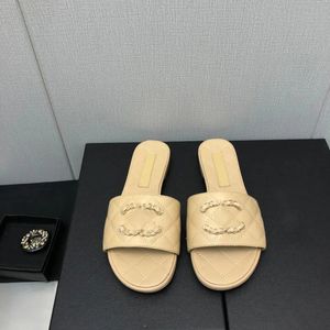 Sandalias de zapatillas planas de cuero Diseñador de mula blanca blanca desnuda playa de verano zapatos casuales de la cadena de metal de la cadena de metal tallas sandale tamaño 35-41