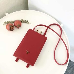 Cuir authentique sac vertical téléphone mobile simple et personnalisé Changement petit coude suspendu bouche rouge mini