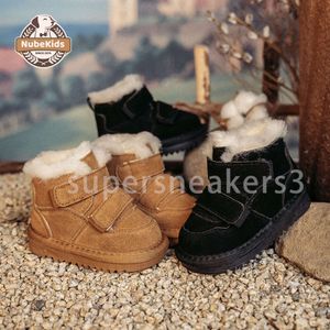 Cuir véritable laine 2023 neige pour enfants avec peluche ajoutée épaissie hiver nouveau haut chaud coton enfant en bas âge bébé bottes pour garçons et filles