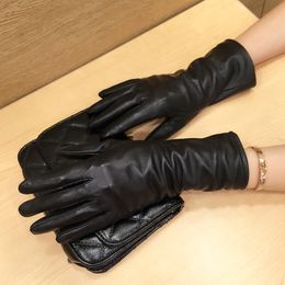 Gants en cuir 100% en peau de mouton de couleur de couleur en velours de couleur moyenne pour les manches de bras pour femmes d'hiver froides et chaudes pour conduire de 28 cm de longueur