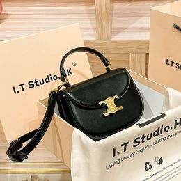 El diseñador de bolsos de cuero vende nuevas bolsas para mujeres con un 50% de descuento Arc de Simple Bag para nuevo CrossBody de mano en miniatura de moda