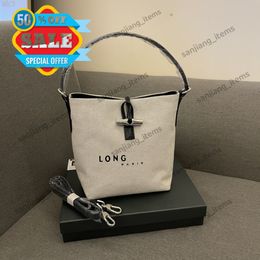 Mango de cuero lienzo Bolsa Bordada de hebilla Bordada Totas de paja de paja Bolsos tejidos de canasta 2024 Summer Beach Purse Running Horse Bordery Bordery Cosmetic