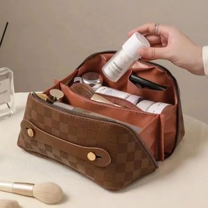 Leer grote capaciteit reizen cosmetische tas draagbare vrouwen make -up case waterdichte multifunctionele toilethoge organizer opbergtas 240412