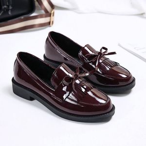 Lederen loafers Jurk Women S Black Patent Platform Slip aan voor Spring British Tassel Casual Bowknot Flats Shoes Britih Tael Caual Flat Shoe