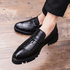 Leather Men Shoes outdoor Fashion high Quality Men Flats Male Casual Shoes summer breathable slip on Classic Sneakers shoes L5