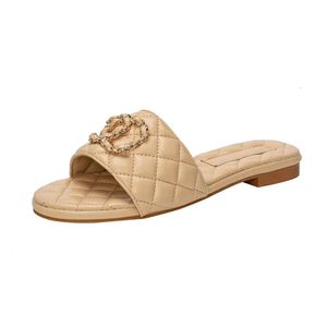 Cuir Mid talon brodé Sandale Femmes Slipper Diegner Sandales Lady Mariage Party Slide Plat Boucle Rubber Sole Mule Mule Summer Bage Sexy Chunky Clog