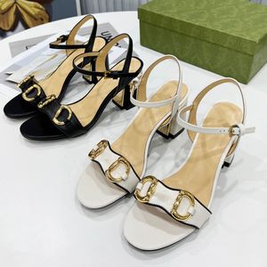 Leer Mid Heel Dames Sandalen Ontwerper Mode Dames Flats Enkelgesp Rubberen Zool Muilezels Zomer Strand Sexy Trouwschoenen 34-41 met doos