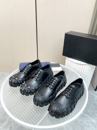 Cuir riveté hommes chaussures décontractées homme d'affaires mocassins chaussures habillées chaussures d'entraînement conduite style Moral Designer avec boîte
