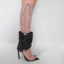 Sandalias de cuero 2024 botas de gladiador de piel de oveja Stiletto tacones altos de las bombas Mujeres de verano Peep abre de banda estrecha Diamante Diamante de una línea PVC Tamaño transversal 5