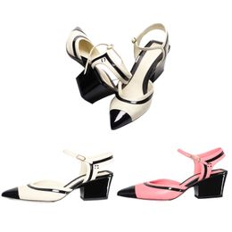 Lederen sandalen puntige teen luxe sandalen vrouwen glijden progettista sandles voor vrouwelijke ontwerper zwart -witte carrière kitten hakken strappy schoenen