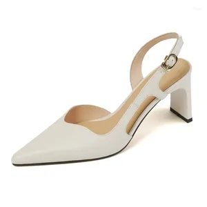 Lederen sexy sandalen vrouwen slingbacks echte smallhut zomer high dikke hakken sandaal t-riem beige gele dames feestschoenen 498 475