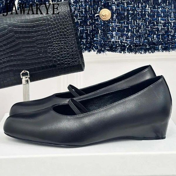 Zapatos de cuero negro 440 vestidos bombas de cuña de tacón bajo de tacón para damas, diseñador de alta calidad, tacones básicos, dedo redondo diariamente s 5 s