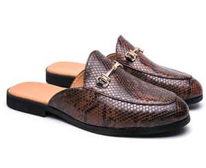 Pantoufles en cuir hommes sandales de créateur pour garçons Zapatos Mules mode plage quotidien extérieur décontracté luxe chaussure pour hommes 38-45