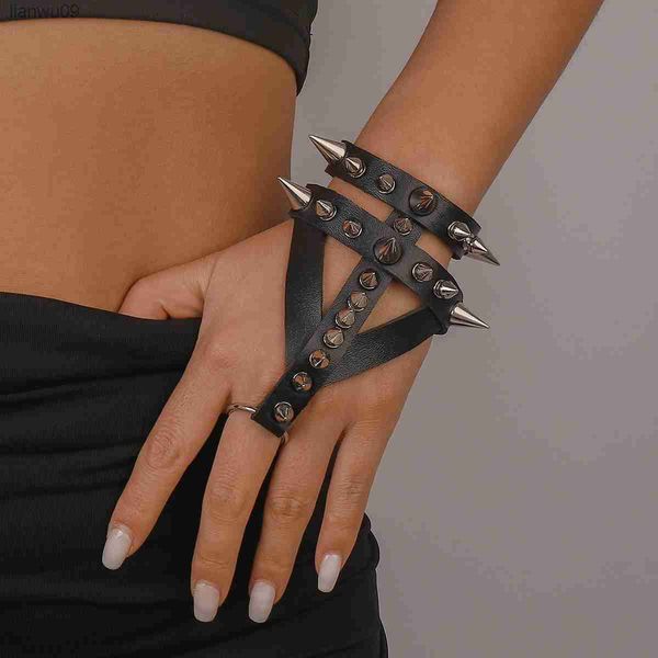 Cuero tachonado Cuspidal Spikes Rivet Stud Wide Cuff PU Cuero Punk Gothic Rock Unisex Pulsera Hombres Joyería Pulsera de cuero L230704