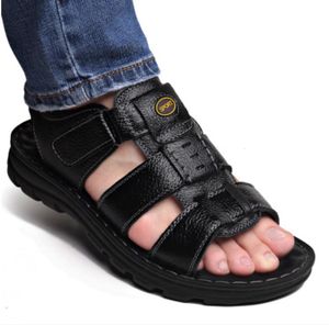 Sandales d'été en cuir Men des pantoufles ouvertes douces et chaussures de marche de plage extérieure confortables Chaussure de pantoufle