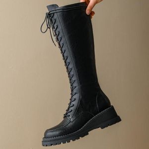 Botas gruesas de cuero con suela auténtica para mujer, zapatos informales con cordones en el tobillo, estilo Punk, para motocicleta, otoño e invierno, 43082