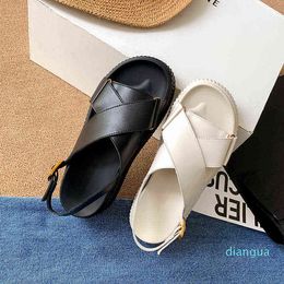 Sandales en cuir à semelles épaisses pour femmes, chaussures romaines d'été à semelles souples, polyvalentes, avec boucle à fond plat, sangle croisée, nouvelle collection 2022