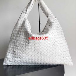 Tapés en cuir Bottegvvenet Hop Handbags 2024 Nouveau magasin Sac à main du sac pour femmes tissés de nouveau boutique