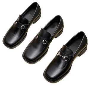 Chaussures pour hommes de créateurs résistants en cuir avec boîte Luxury Slip-on Slip-on Scarpe Round Te Metal Budle Floor Floor