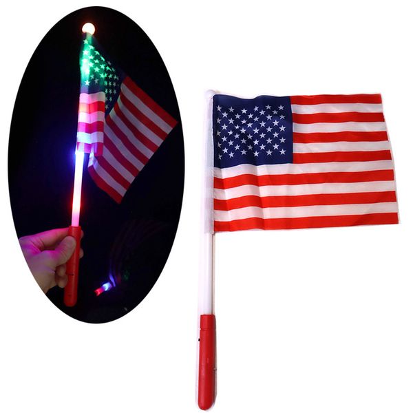 Flags de main américain dirigé le 4 juillet Jour de l'indépendance USA Banner Patriotic Days Party Flag With Lights Parade Accessoire