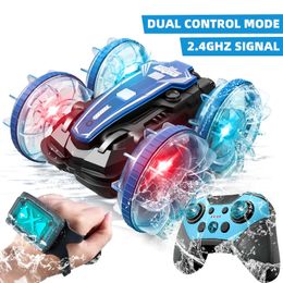 LED Amphibie RC Car Dual Remote Control Affiche de cascadeur étanche Double côté Drive Drift Drive 360 ° Rotation RC Car Kids Toy 240511