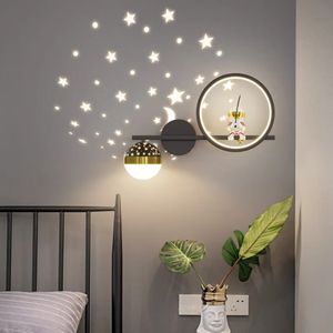 LED LED Bedside Bund Bedside Lampa de pared Luz de estrellas de luna para la sala de niños Decoración de astronautas para niños