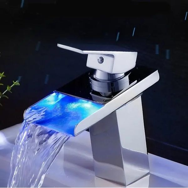 Grifo de baño con acabado de latón LED, grifo de cocina, fregadero de bañera, mezcla de vidrio, cascada, manija única