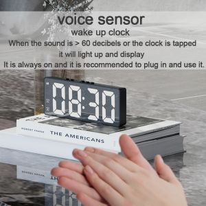 Horloges LED Contrôle de la voix Vocal Digital Alarm ALARM AVEC DATE TEPERATURE SNOOZE MODE NIGHT DE BUREAGE TABLE DE BURI