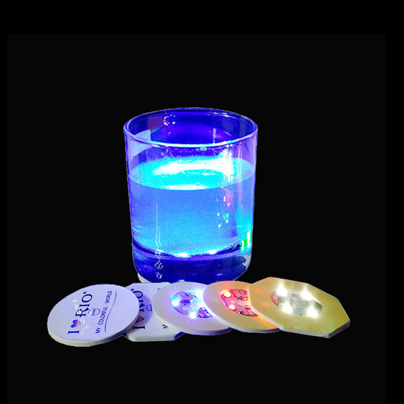 Coaster de LED 6cm 4 Coasters LEVENS LIGUNDAￇￃO NEVIDADE PARA DINCAS 6 Coaster de barra LED Perfeito para a barra de casamento White RGB OEMLED