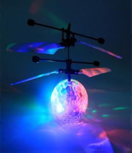 LED Crystal Flying Ball RC Toy Induction Helicopter Ball Builtin Shinning LED -verlichting voor kinderen Tieners kleurrijke vliegen voor K1247812
