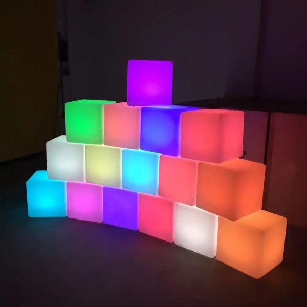 Lampe de table à LED Cube 16 couleurs Dimmable Light Night RGB 10/15 cm lampe de bureau décorative carrée pour la chambre à la maison Décor de décoration