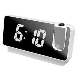 LED Digital Alarm-Clock Table Watch Electronic Desktop Clocks USB Wake Up FM Radio Time Projecteur pour chambre à coucher 240410