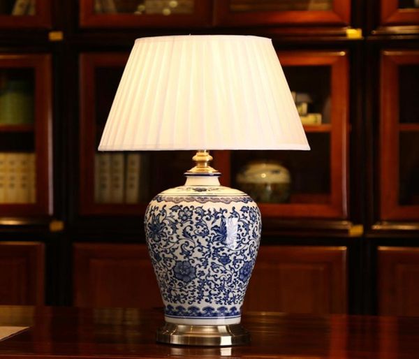 Lámparas de mesa de porcelana de porcelana azul y blanca LED lámpara de escritorio chino lámpara de escritorio cemárico dormitorio litio de lectura livera