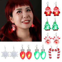 Pendientes LED pendientes iluminados brillantes Santa Claus Reno muñeco de nieve árbol de Navidad cuelgan con luces para fiesta mujeres