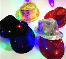 Led Flash Paillettes Glowing Hat Adultes enfants Hip-Hop Light Up Jazz Cap Dance Club Event Party Birthday Stage Perform accessoires Halloween Decor