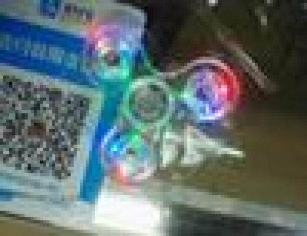 LED clignotant cristal main Spinner clair Tri-Spinner jouet pour adultes ou enfants 7158272