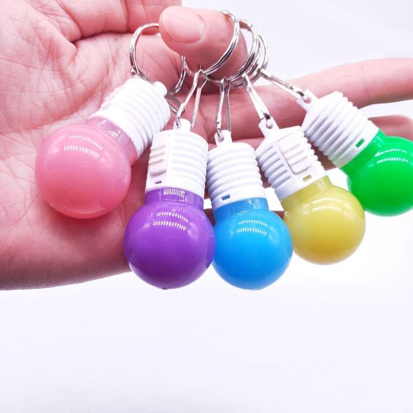 LED clignotant nouvel an mode fête d'anniversaire dessin animé ampoule porte-clés lumineux sac téléphone portable pendentif cadeau